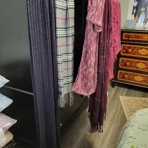 Scarves bundle.  And so many.  13 scarves total all in excellent condition. - Picture 3 of 9